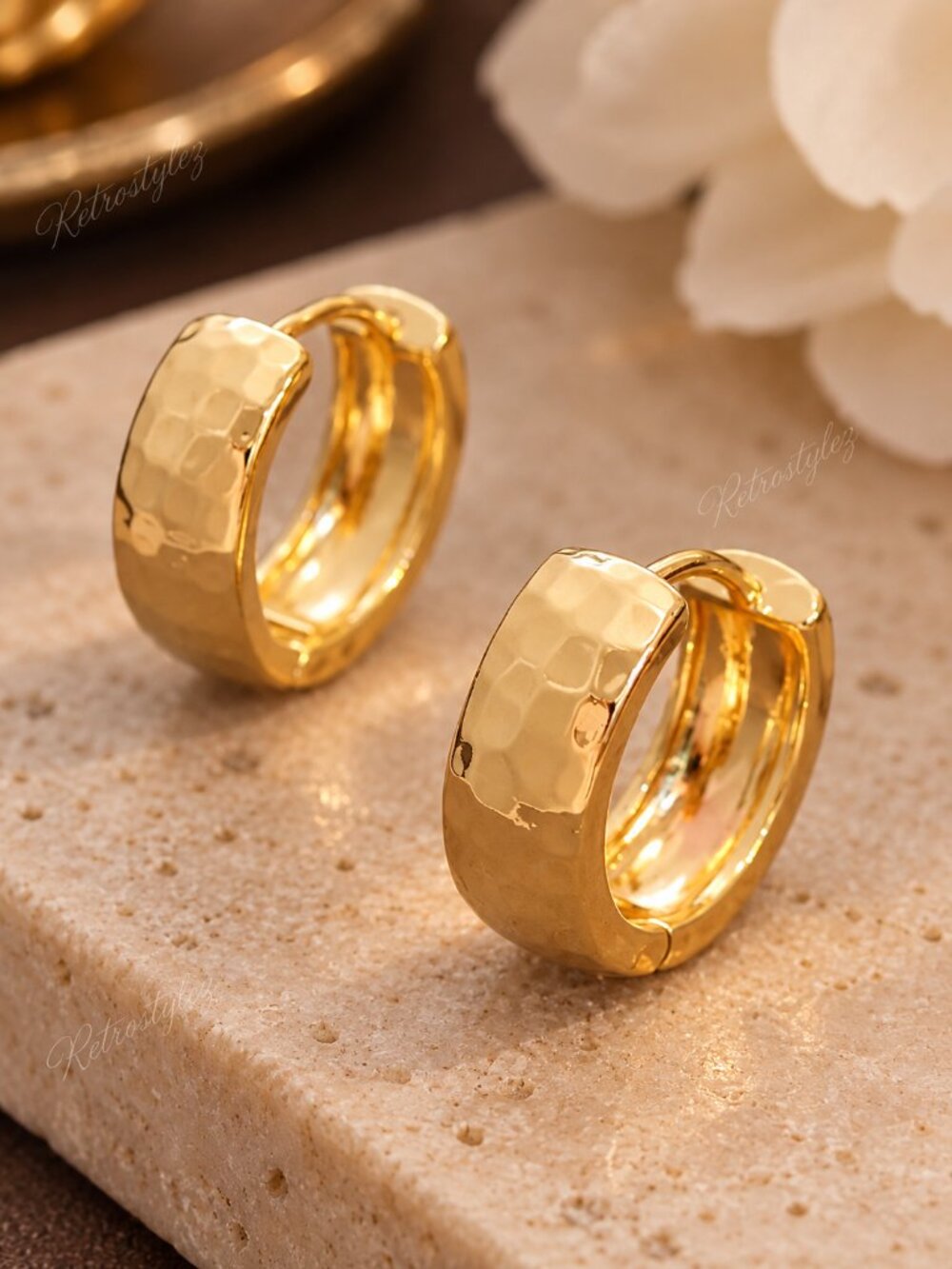 Hammered 18K Gold Womens Huggie Hoop Earrings 18 Karat Silver Ladies Huggies NEW